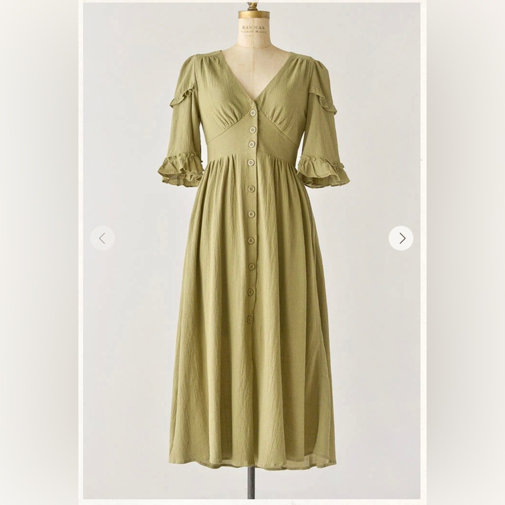 Beautiful Green Button-Up Short-Sleeved Dress from Adored Vintage Size L